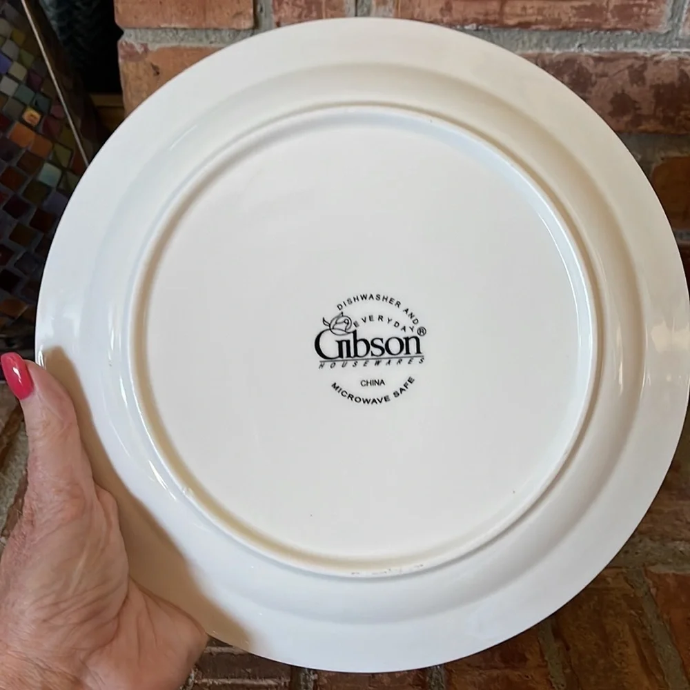 Gibson Designs Christmas Treasures Set of 4 Dinner Plates